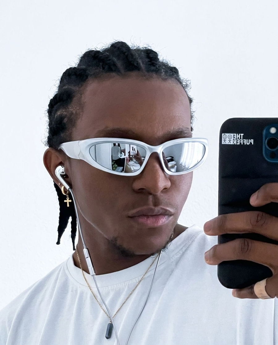 IGadgetz earbuds styled 4