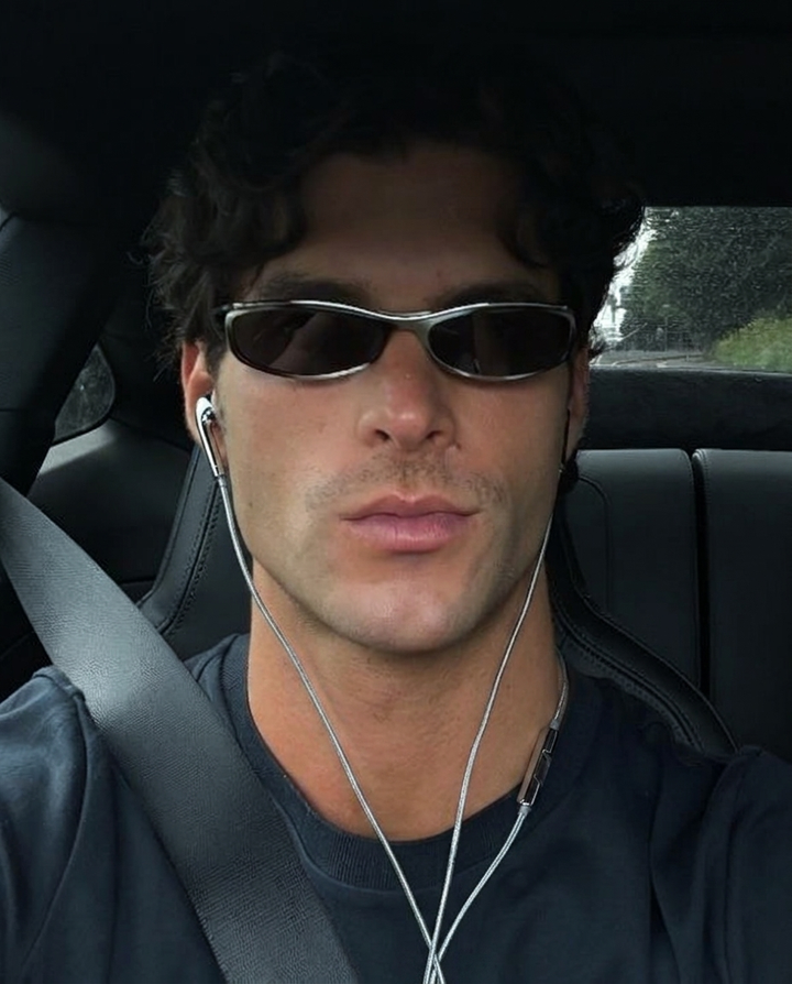 IGadgetz earbuds lifestyle